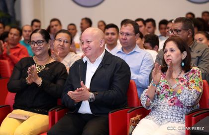 Daniel y Rosario conmemoran el 41 aniversario del paso a la inmortalidad del Comandante Carlos