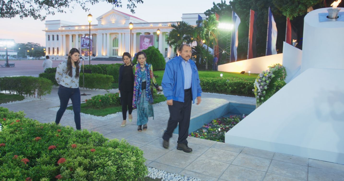 Daniel y Rosario conmemoran el 41 aniversario del paso a la inmortalidad del Comandante Carlos