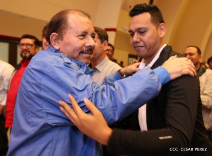 Daniel y Rosario conmemoran el 41 aniversario del paso a la inmortalidad del Comandante Carlos