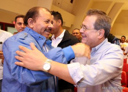 Daniel y Rosario conmemoran el 41 aniversario del paso a la inmortalidad del Comandante Carlos