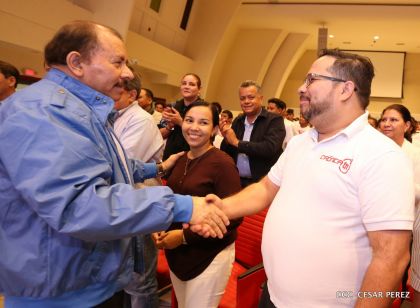 Daniel y Rosario conmemoran el 41 aniversario del paso a la inmortalidad del Comandante Carlos