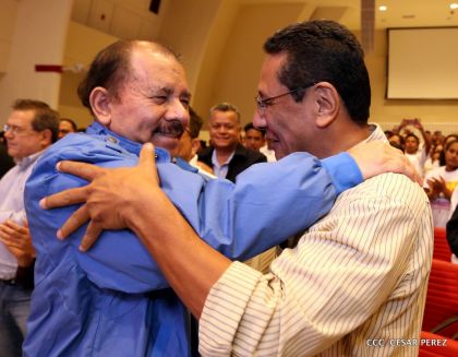 Daniel y Rosario conmemoran el 41 aniversario del paso a la inmortalidad del Comandante Carlos