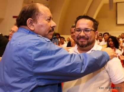 Daniel y Rosario conmemoran el 41 aniversario del paso a la inmortalidad del Comandante Carlos