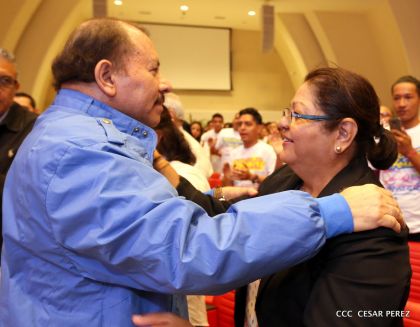 Daniel y Rosario conmemoran el 41 aniversario del paso a la inmortalidad del Comandante Carlos