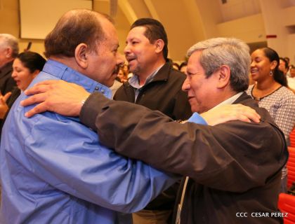 Daniel y Rosario conmemoran el 41 aniversario del paso a la inmortalidad del Comandante Carlos