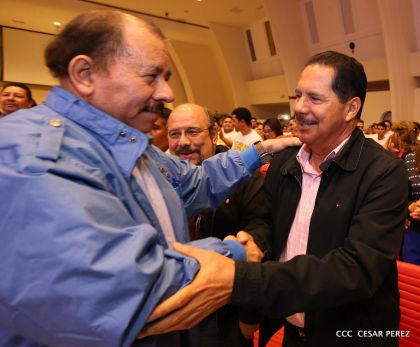 Daniel y Rosario conmemoran el 41 aniversario del paso a la inmortalidad del Comandante Carlos