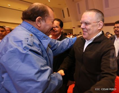 Daniel y Rosario conmemoran el 41 aniversario del paso a la inmortalidad del Comandante Carlos