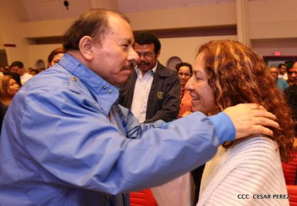 Daniel y Rosario conmemoran el 41 aniversario del paso a la inmortalidad del Comandante Carlos