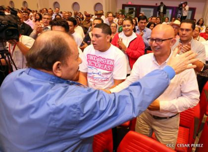 Daniel y Rosario conmemoran el 41 aniversario del paso a la inmortalidad del Comandante Carlos