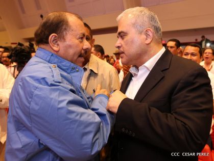 Daniel y Rosario conmemoran el 41 aniversario del paso a la inmortalidad del Comandante Carlos