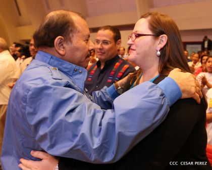 Daniel y Rosario conmemoran el 41 aniversario del paso a la inmortalidad del Comandante Carlos