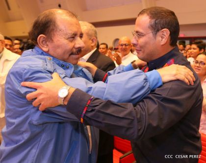 Daniel y Rosario conmemoran el 41 aniversario del paso a la inmortalidad del Comandante Carlos