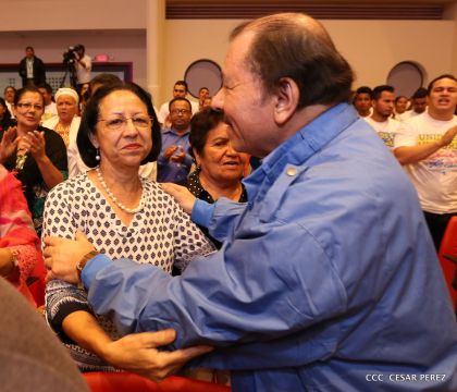 Daniel y Rosario conmemoran el 41 aniversario del paso a la inmortalidad del Comandante Carlos