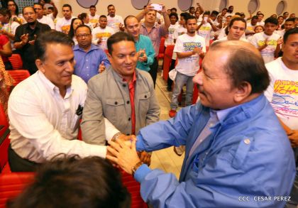 Daniel y Rosario conmemoran el 41 aniversario del paso a la inmortalidad del Comandante Carlos