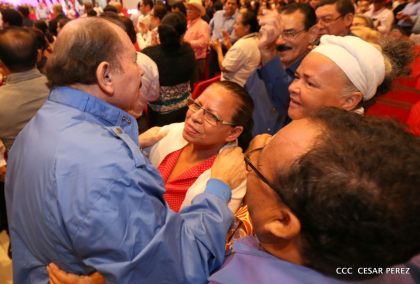 Daniel y Rosario conmemoran el 41 aniversario del paso a la inmortalidad del Comandante Carlos