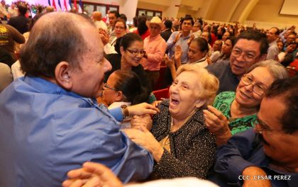 Daniel y Rosario conmemoran el 41 aniversario del paso a la inmortalidad del Comandante Carlos