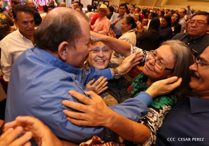 Daniel y Rosario conmemoran el 41 aniversario del paso a la inmortalidad del Comandante Carlos