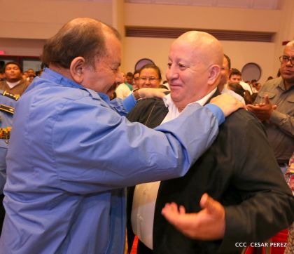 Daniel y Rosario conmemoran el 41 aniversario del paso a la inmortalidad del Comandante Carlos