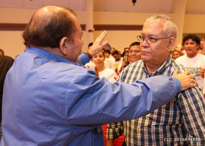 Daniel y Rosario conmemoran el 41 aniversario del paso a la inmortalidad del Comandante Carlos