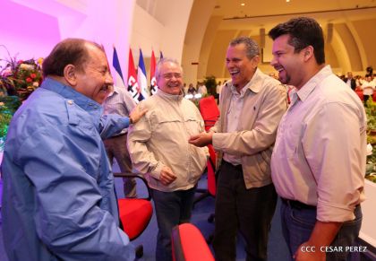 Daniel y Rosario conmemoran el 41 aniversario del paso a la inmortalidad del Comandante Carlos