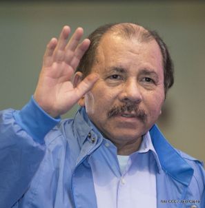 Daniel y Rosario conmemoran el 41 aniversario del paso a la inmortalidad del Comandante Carlos