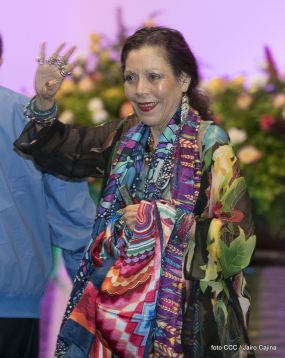 Daniel y Rosario conmemoran el 41 aniversario del paso a la inmortalidad del Comandante Carlos