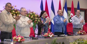 Daniel y Rosario conmemoran el 41 aniversario del paso a la inmortalidad del Comandante Carlos