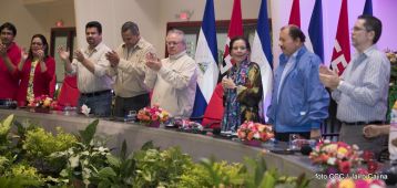 Daniel y Rosario conmemoran el 41 aniversario del paso a la inmortalidad del Comandante Carlos