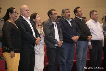 Daniel y Rosario conmemoran el 41 aniversario del paso a la inmortalidad del Comandante Carlos