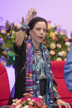 Daniel y Rosario conmemoran el 41 aniversario del paso a la inmortalidad del Comandante Carlos