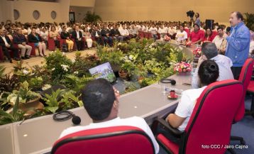 Daniel y Rosario conmemoran el 41 aniversario del paso a la inmortalidad del Comandante Carlos