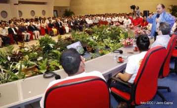 Daniel y Rosario conmemoran el 41 aniversario del paso a la inmortalidad del Comandante Carlos