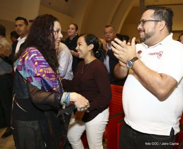 Daniel y Rosario conmemoran el 41 aniversario del paso a la inmortalidad del Comandante Carlos