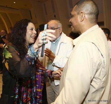 Daniel y Rosario conmemoran el 41 aniversario del paso a la inmortalidad del Comandante Carlos