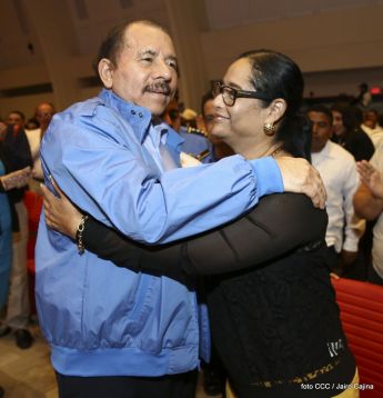 Daniel y Rosario conmemoran el 41 aniversario del paso a la inmortalidad del Comandante Carlos