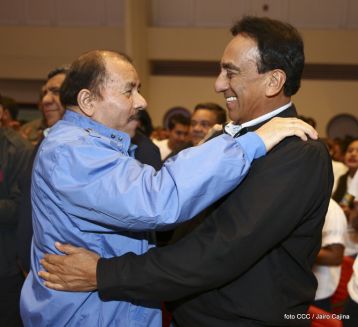 Daniel y Rosario conmemoran el 41 aniversario del paso a la inmortalidad del Comandante Carlos