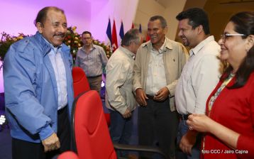 Daniel y Rosario conmemoran el 41 aniversario del paso a la inmortalidad del Comandante Carlos