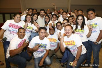 Daniel y Rosario conmemoran el 41 aniversario del paso a la inmortalidad del Comandante Carlos