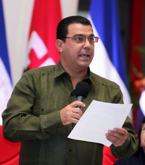 Daniel y Rosario rinden homenaje al Comandante Fidel Castro Ruz