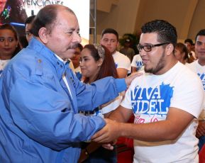 Daniel y Rosario rinden homenaje al Comandante Fidel Castro Ruz