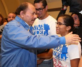 Daniel y Rosario rinden homenaje al Comandante Fidel Castro Ruz