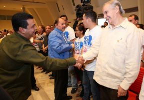 Daniel y Rosario rinden homenaje al Comandante Fidel Castro Ruz