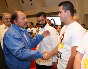 Daniel y Rosario rinden homenaje al Comandante Fidel Castro Ruz