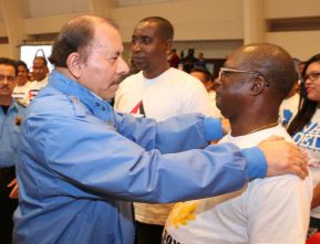 Daniel y Rosario rinden homenaje al Comandante Fidel Castro Ruz