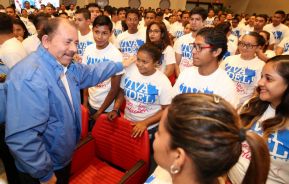 Daniel y Rosario rinden homenaje al Comandante Fidel Castro Ruz