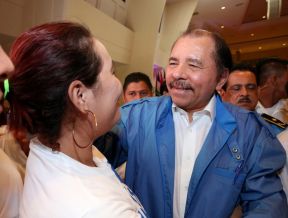 Daniel y Rosario rinden homenaje al Comandante Fidel Castro Ruz