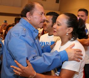 Daniel y Rosario rinden homenaje al Comandante Fidel Castro Ruz