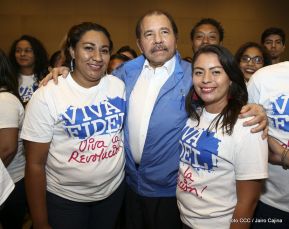 Daniel y Rosario rinden homenaje al Comandante Fidel Castro Ruz