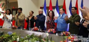 Daniel y Rosario rinden homenaje al Comandante Fidel Castro Ruz