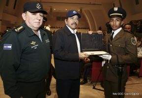 Acto de graduación de cadetes del Centro Superior de Estudios Militares “José Dolores Estrada Vado”